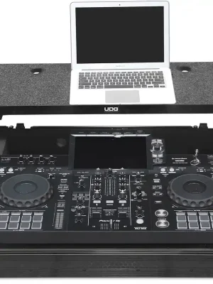 Hammerpreis - UDG Ultimate Flight Case Pioneer DJ XDJ-RX3 Schwarz Plus (Laptop-Ablage + Rollen)