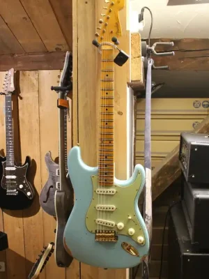 Deal | Fender Custom Shop LTD ‘62 Bone Tone Stratocaster Relic - Faded Aged Daphne Blue