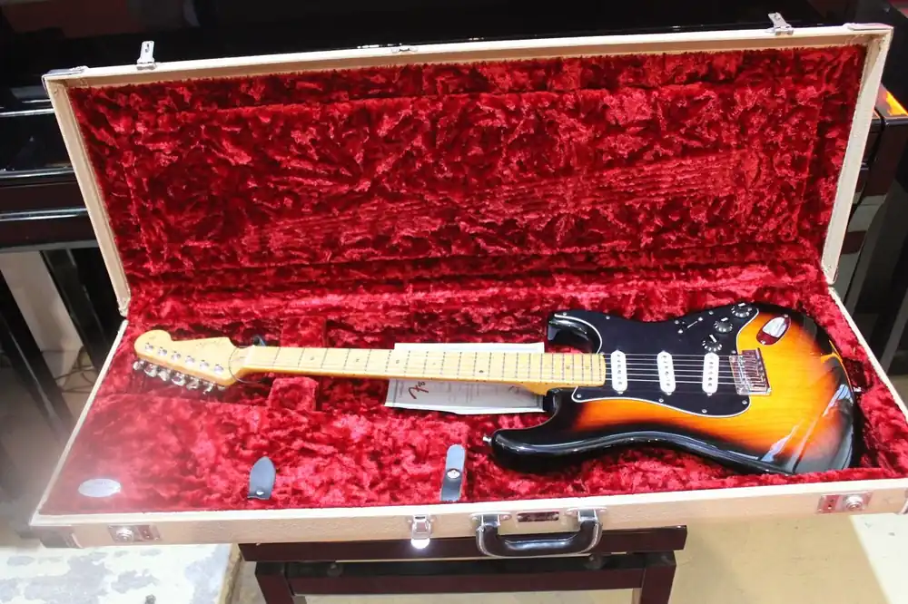Schnell zugreifen - Fender Deluxe Stratocaster NOS AG 2011 Nitro USED!!!