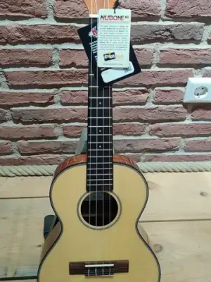 Sehr gut bewertet - Kala KA-STG Tenorukulele - Solid Spruce Tenor Ukulele "B-Stock"