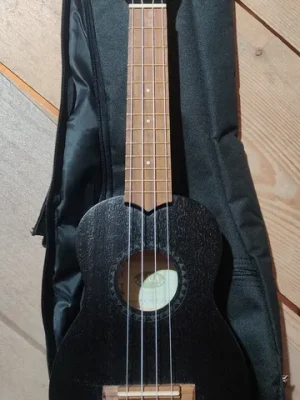 Kala KA-15S BLK - Black Satin Mahogany Soprano Ukulele, with Bag (UB-S) "B-Stock" - Ausverkauf