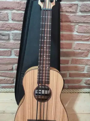 Nur noch kurze Zeit | Kala U-Bass Zebrawood, Fretted, with Deluxe Bag "B-Stock"