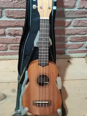Top-Preis - Kala KA-15-S-BNDL - Satin Mahogany Soprano Ukulele Starter Kit "B-Stock"