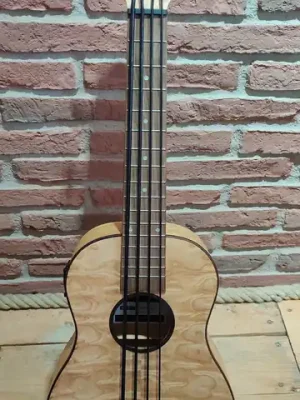 Kala U-Bass Burled Tamo Ash, Fretted, with Deluxe Bag "B-Stock" - Wochenendangebot