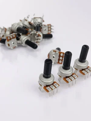 Nur wenige verfügbar - Quasimidi Polymorph Dreh-Potentiometer Set Kunststoffachse